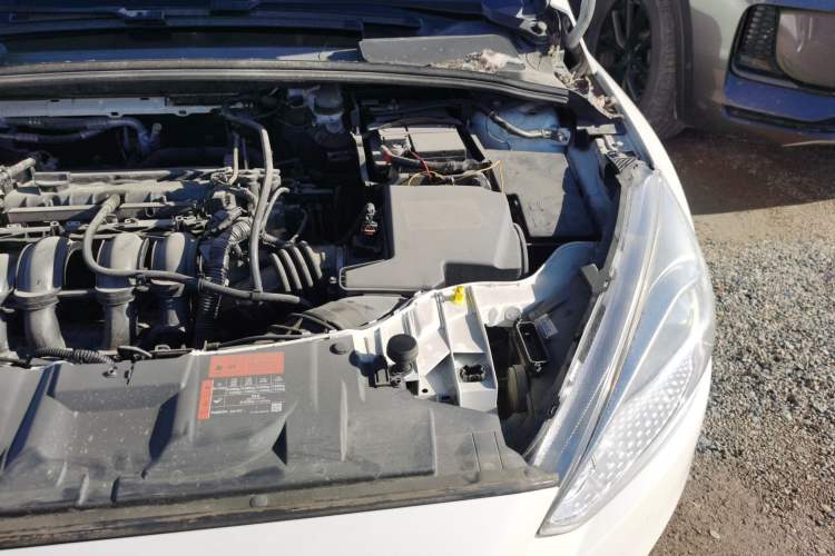 Used Ford Focus 2015 Sedan 1.6L Automatic Comfort Model Engine Bay Left