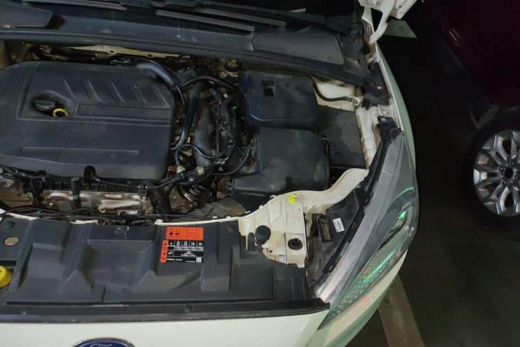 Used Ford Focus 2015 Hatchback EcoBoost 180 Automatic Elite Model Engine Bay Left