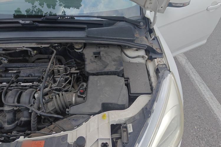Used Ford Focus 2015 Sedan 1.6L Automatic Comfort Model Engine Bay Left