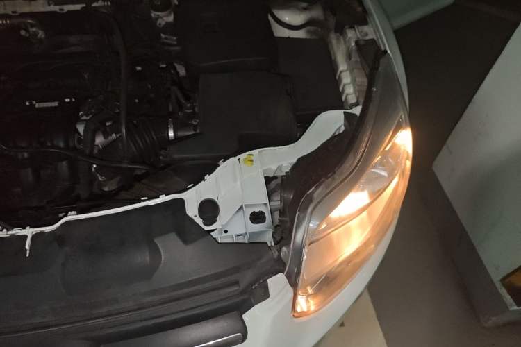 Used Ford Focus 2015 Sedan 1.6L Automatic Trend Model Engine Bay Left