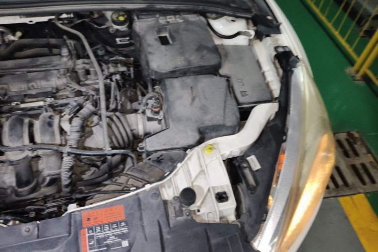 Used Ford Focus 2015 Hatchback 1.6L Automatic Comfort Model Engine Bay Left