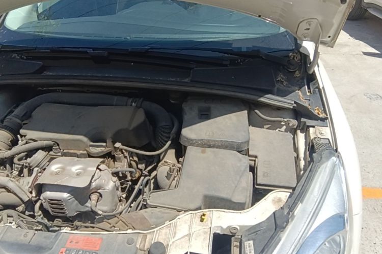 Used Ford Focus 2015 Sedan EcoBoost 125 Automatic Supreme Style Edition Engine Bay Left