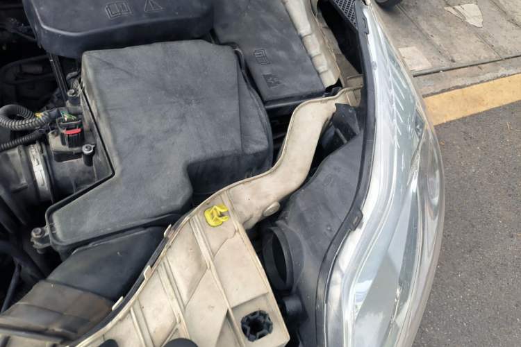 Used Ford Focus 2015 Sedan 1.6L Manual Comfort Model Engine Bay Left