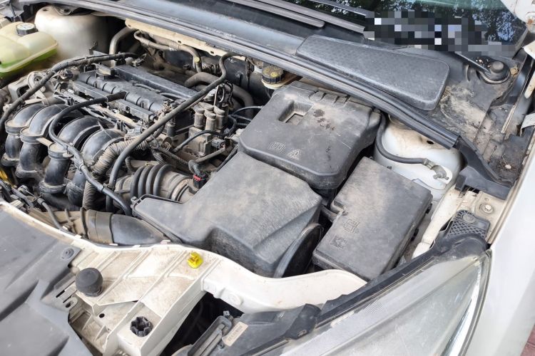 Used Ford Focus 2015 Sedan 1.6L Automatic Comfort Model Engine Bay Left