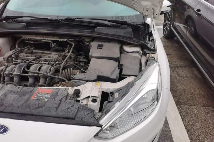 Used Ford Focus 2015 Sedan 1.6L Automatic Trend Model Engine Bay Left