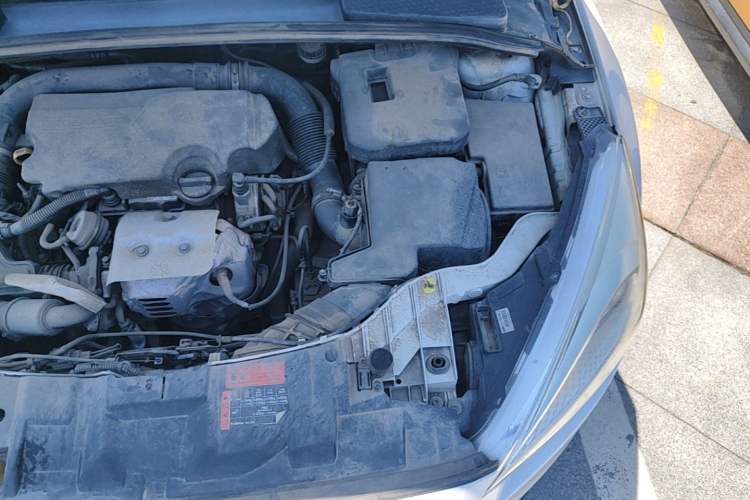 Used Ford Focus 2015 Hatchback EcoBoost 125 Automatic Supreme Style Edition Engine Bay Left