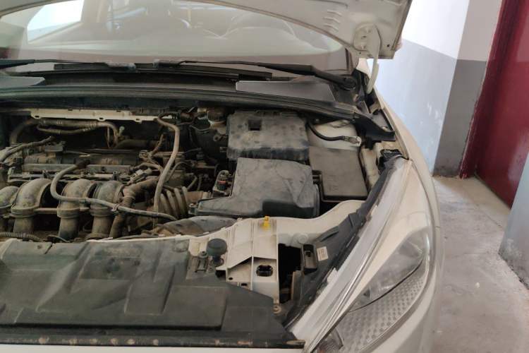Used Ford Focus 2015 Hatchback 1.6L Automatic Fashion Edition Engine Bay Left