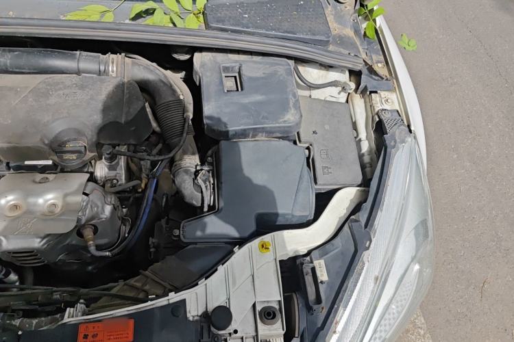 Used Ford Focus 2015 Hatchback EcoBoost 125 Automatic Supreme Style Edition Engine Bay Left