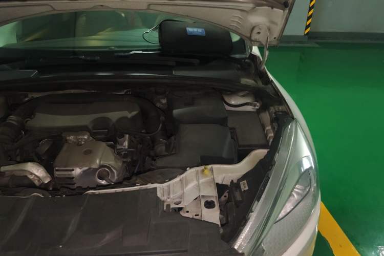 Used Ford Focus 2015 Hatchback EcoBoost 125 Manual – Ultra-Style Edition Engine Bay Left