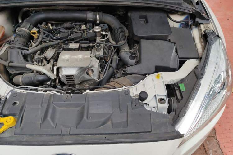 Used Ford Focus 2015 Sedan EcoBoost 125 Automatic Supreme Style Edition Engine Bay Left