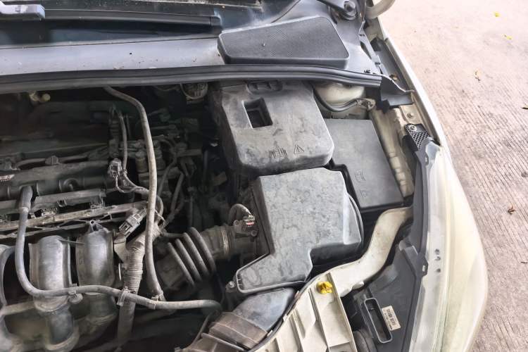 Used Ford Focus 2015 Sedan 1.6L Automatic Comfort Model Engine Bay Left