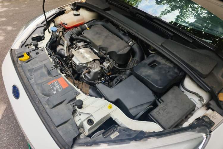 Used Ford Focus 2015 Sedan EcoBoost 125 Automatic Supreme Style Edition Engine Bay Left