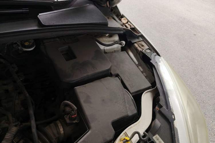 Used Ford Focus 2015 Sedan 1.6L Manual Comfort Model Engine Bay Left