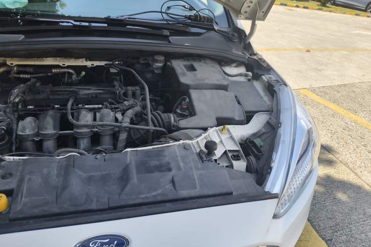 Used Ford Focus 2015 Hatchback 1.6L Automatic Fashion Edition Engine Bay Left