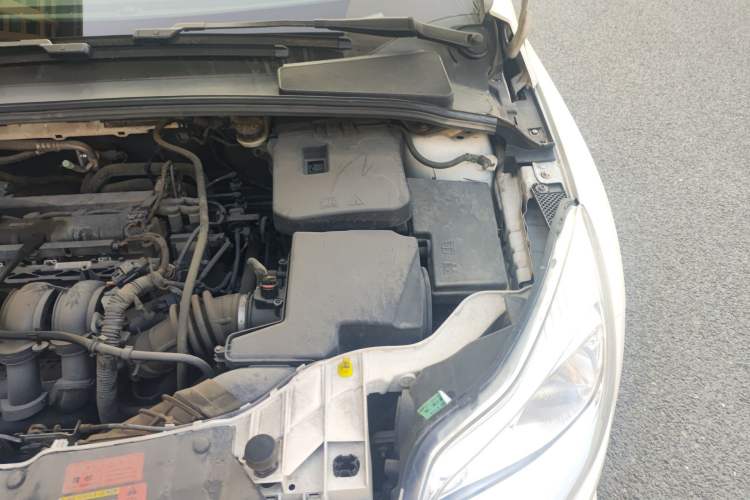 Used Ford Focus 2015 Sedan 1.6L Automatic Comfort Model Engine Bay Left