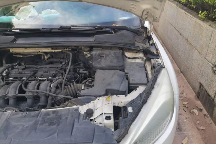 Used Ford Focus 2015 Sedan 1.6L Automatic Comfort Model Engine Bay Left