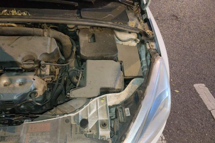 Used Ford Focus 2015 Hatchback EcoBoost 125 Automatic Supreme Style Edition Engine Bay Left