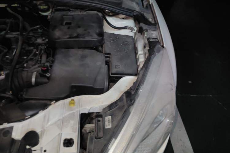 Used Ford Focus 2015 Sedan 1.6L Automatic Comfort Model Engine Bay Left