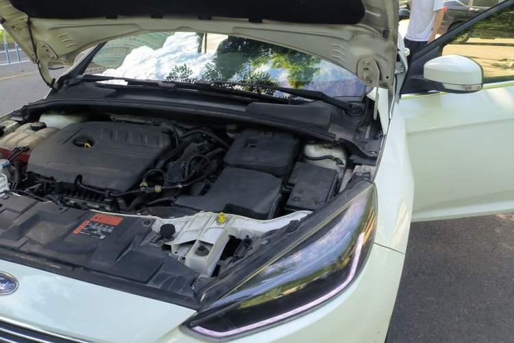 Used Ford Focus 2015 Sedan EcoBoost 180 Automatic Elite Model Engine Bay Left