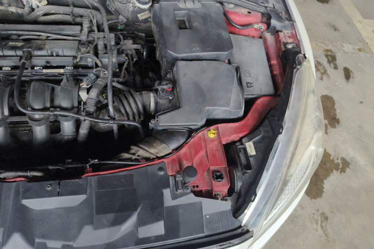 Used Ford Focus 2015 Hatchback 1.6L Automatic Comfort Model Engine Bay Left