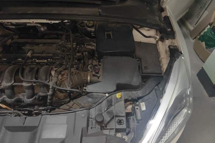Used Ford Focus 2015 Sedan 1.6L Automatic Comfort Model Engine Bay Left