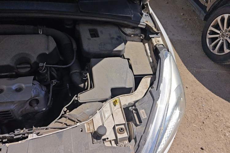 Used Ford Focus 2015 Sedan EcoBoost 125 Automatic Supreme Style Edition Engine Bay Left
