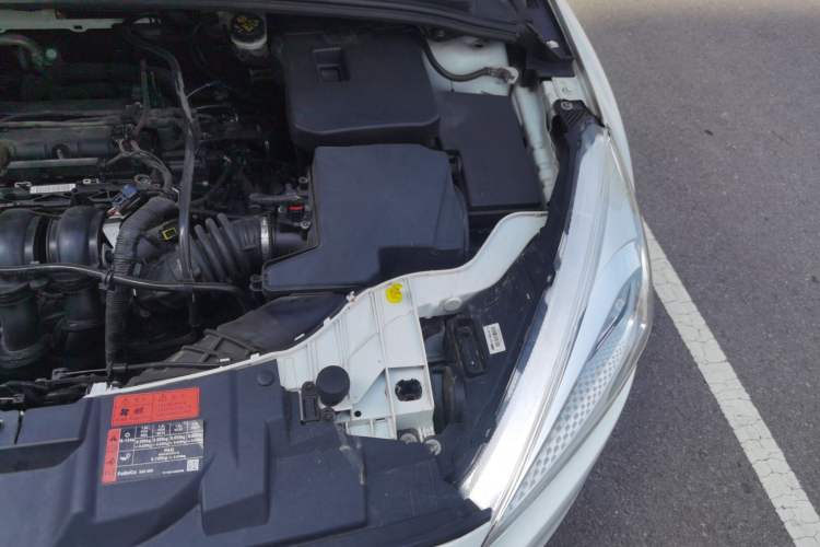 Used Ford Focus 2015 Hatchback 1.6L Automatic Fashion Edition Engine Bay Left