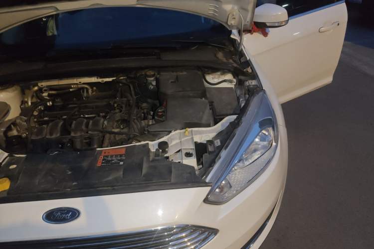 Used Ford Focus 2015 Sedan 1.6L Automatic Trend Model Engine Bay Left