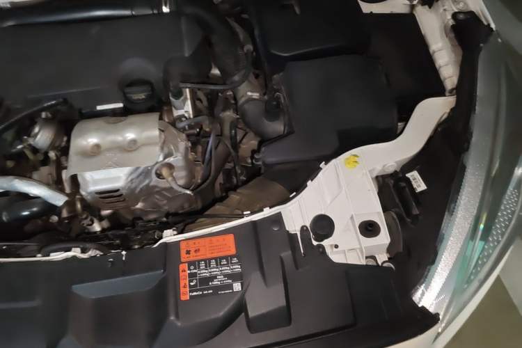 Used Ford Focus 2015 Sedan EcoBoost 125 Automatic Supreme Style Edition Engine Bay Left