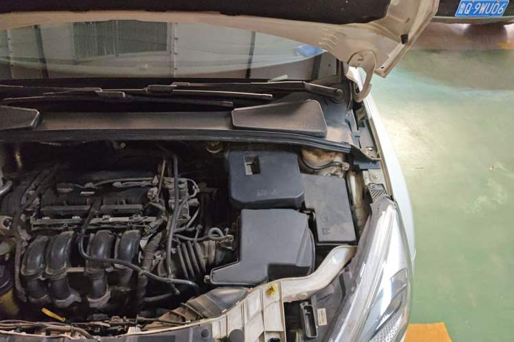 Used Ford Focus 2015 Sedan 1.6L Automatic Comfort Model Engine Bay Left