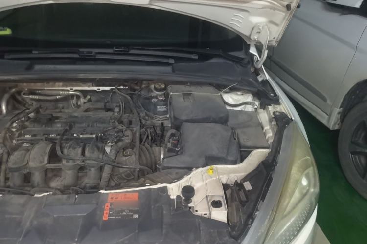 Used Ford Focus 2015 Sedan 1.6L Automatic Comfort Model Engine Bay Left