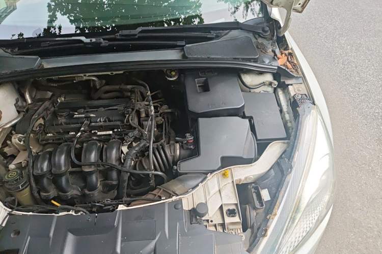Used Ford Focus 2015 Sedan 1.6L Automatic Comfort Model Engine Bay Left