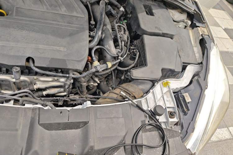 Used Ford Focus 2015 Hatchback EcoBoost 180 Automatic Elite Model Engine Bay Left