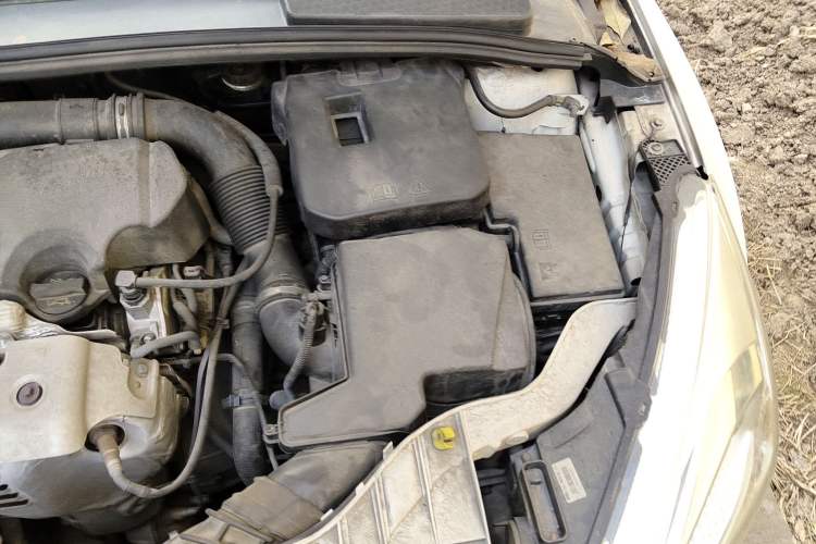 Used Ford Focus 2015 Sedan EcoBoost 125 Manual – Ultra-Style Edition Engine Bay Left