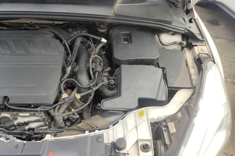 Used Ford Focus 2015 Hatchback EcoBoost 180 Automatic Elite Model Engine Bay Left