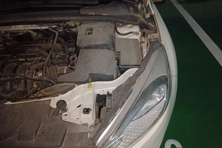 Used Ford Focus 2015 Hatchback 1.6L Automatic Comfort Model Engine Bay Left