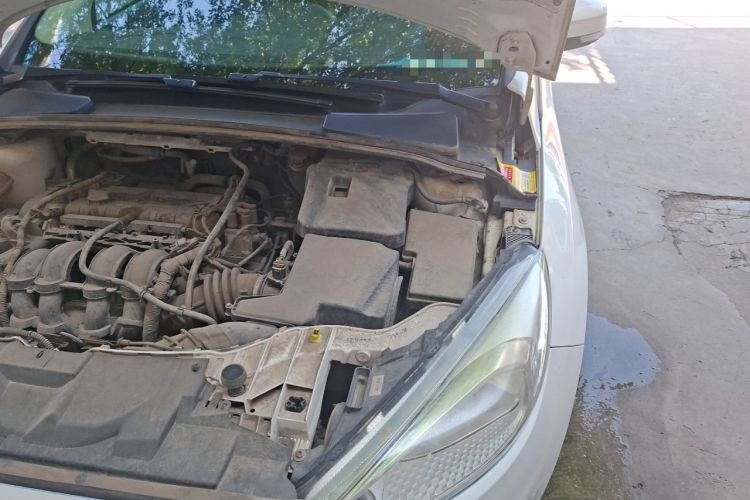 Used Ford Focus 2015 Sedan 1.6L Automatic Trend Model Engine Bay Left