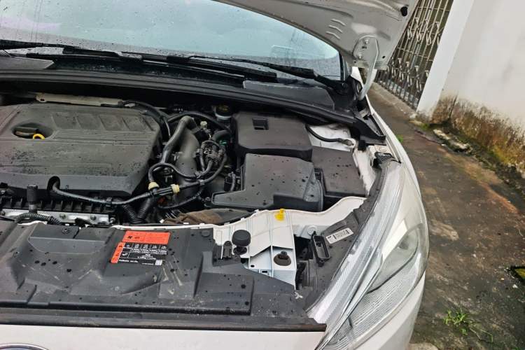 Used Ford Focus 2015 Hatchback EcoBoost 180 Automatic Elite Model Engine Bay Left
