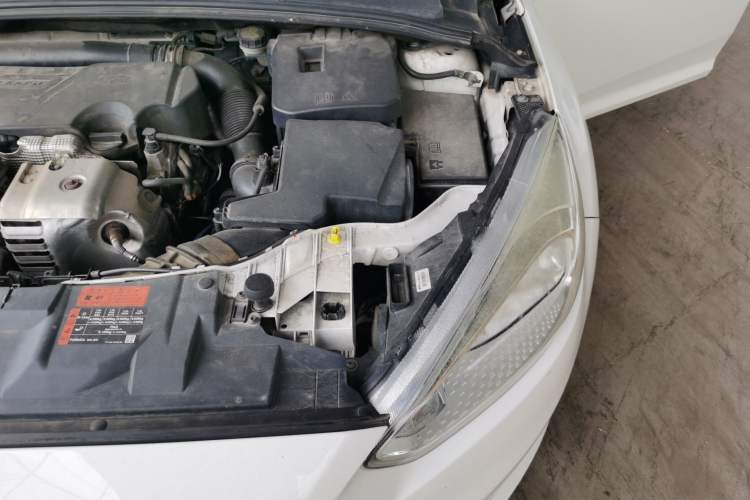 Used Ford Focus 2015 Sedan EcoBoost 125 Manual – Ultra-Style Edition Engine Bay Left