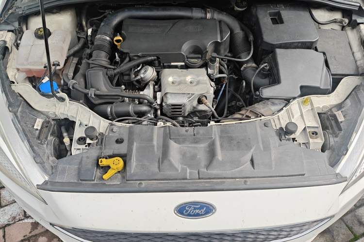 Used Ford Focus 2015 Hatchback EcoBoost 125 Automatic Supreme Style Edition Engine Bay