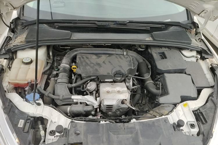 Used Ford Focus 2015 Hatchback EcoBoost 125 Automatic Supreme Style Edition Engine Bay