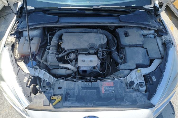 Used Ford Focus 2015 Hatchback EcoBoost 125 Automatic Supreme Style Edition Engine Bay