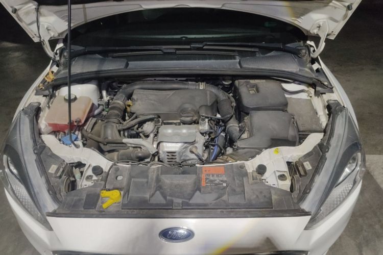 Used Ford Focus 2015 Hatchback EcoBoost 125 Automatic Supreme Style Edition Engine Bay