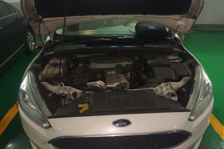 Used Ford Focus 2015 Hatchback EcoBoost 125 Manual – Ultra-Style Edition Engine Bay