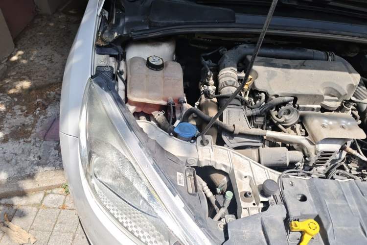 Used Ford Focus 2015 Sedan EcoBoost 125 Automatic Supreme Style Edition Engine Bay Right