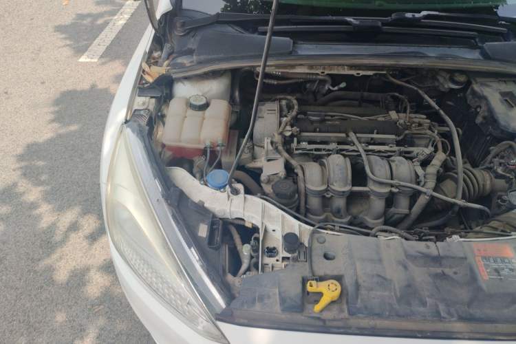 Used Ford Focus 2015 Sedan 1.6L Automatic Comfort Model Engine Bay Right
