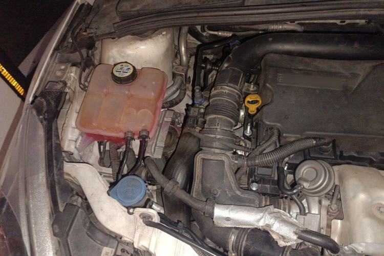 Used Ford Focus 2015 Hatchback EcoBoost 125 Automatic Supreme Style Edition Engine Bay Right