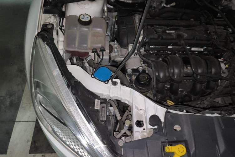 Used Ford Focus 2015 Hatchback 1.6L Automatic Comfort Model Engine Bay Right