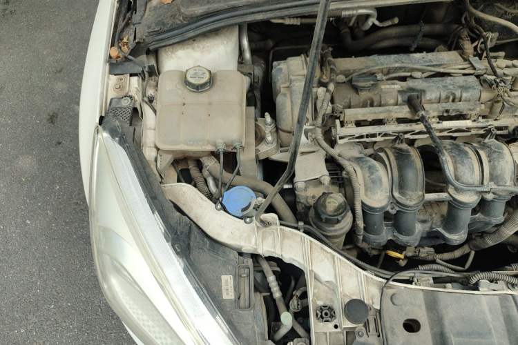 Used Ford Focus 2015 Sedan 1.6L Automatic Comfort Model Engine Bay Right