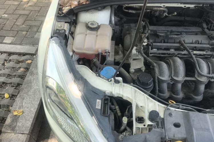 Used Ford Focus 2015 Sedan 1.6L Automatic Comfort Model Engine Bay Right